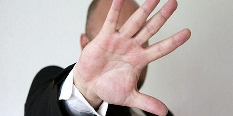 home contra o anexo de ampliación do pene